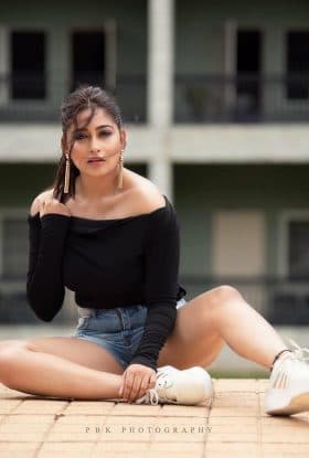 Anchal, 22