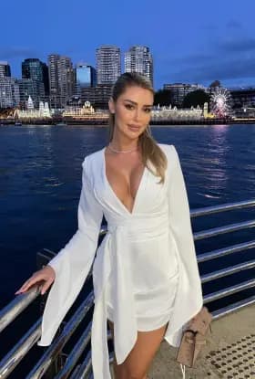 Anna, 22