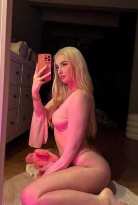 Elena, 26