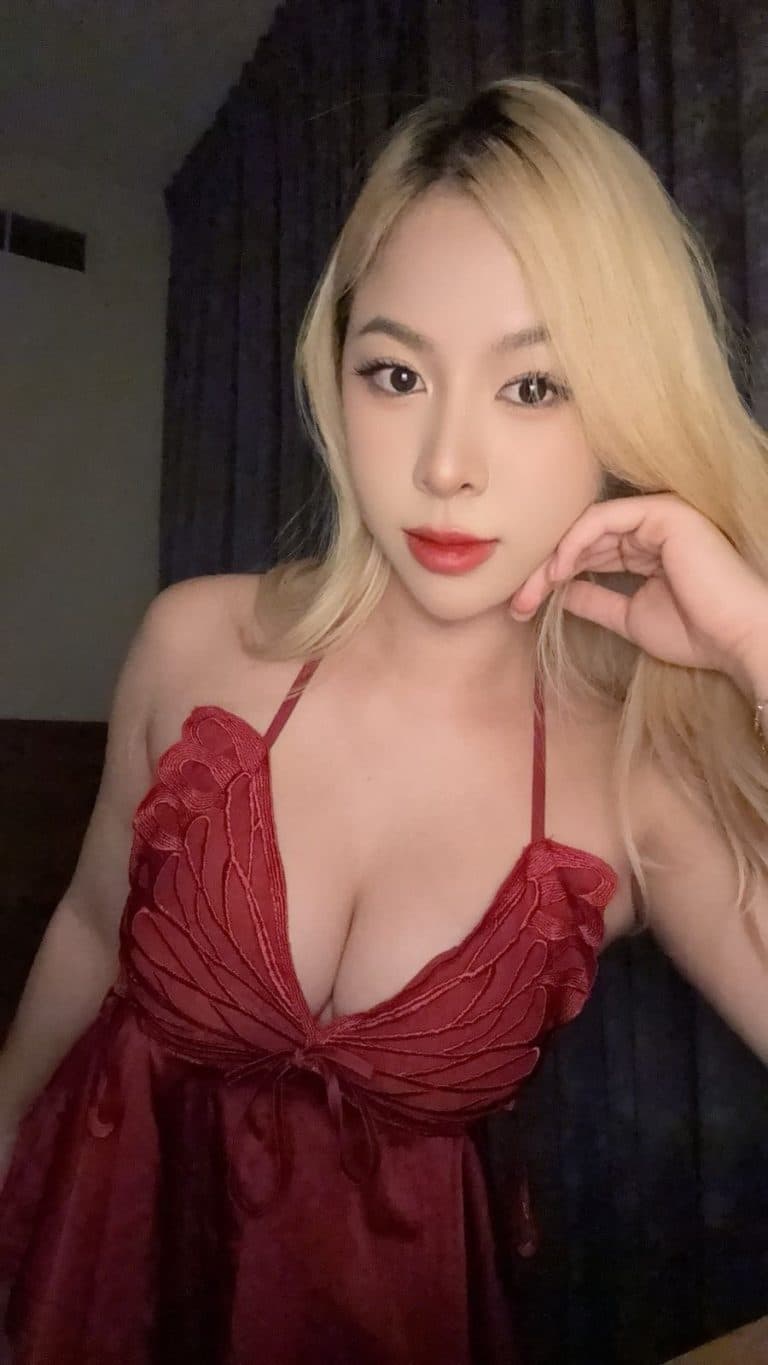 Karolina, 23